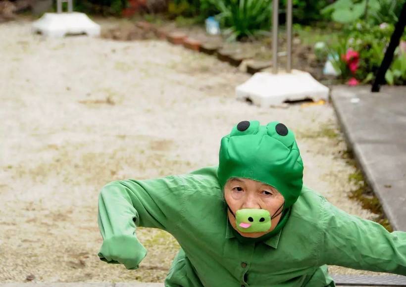 89-летняя японка увлеклась фотографией и не может перестать делать смешные селфи
