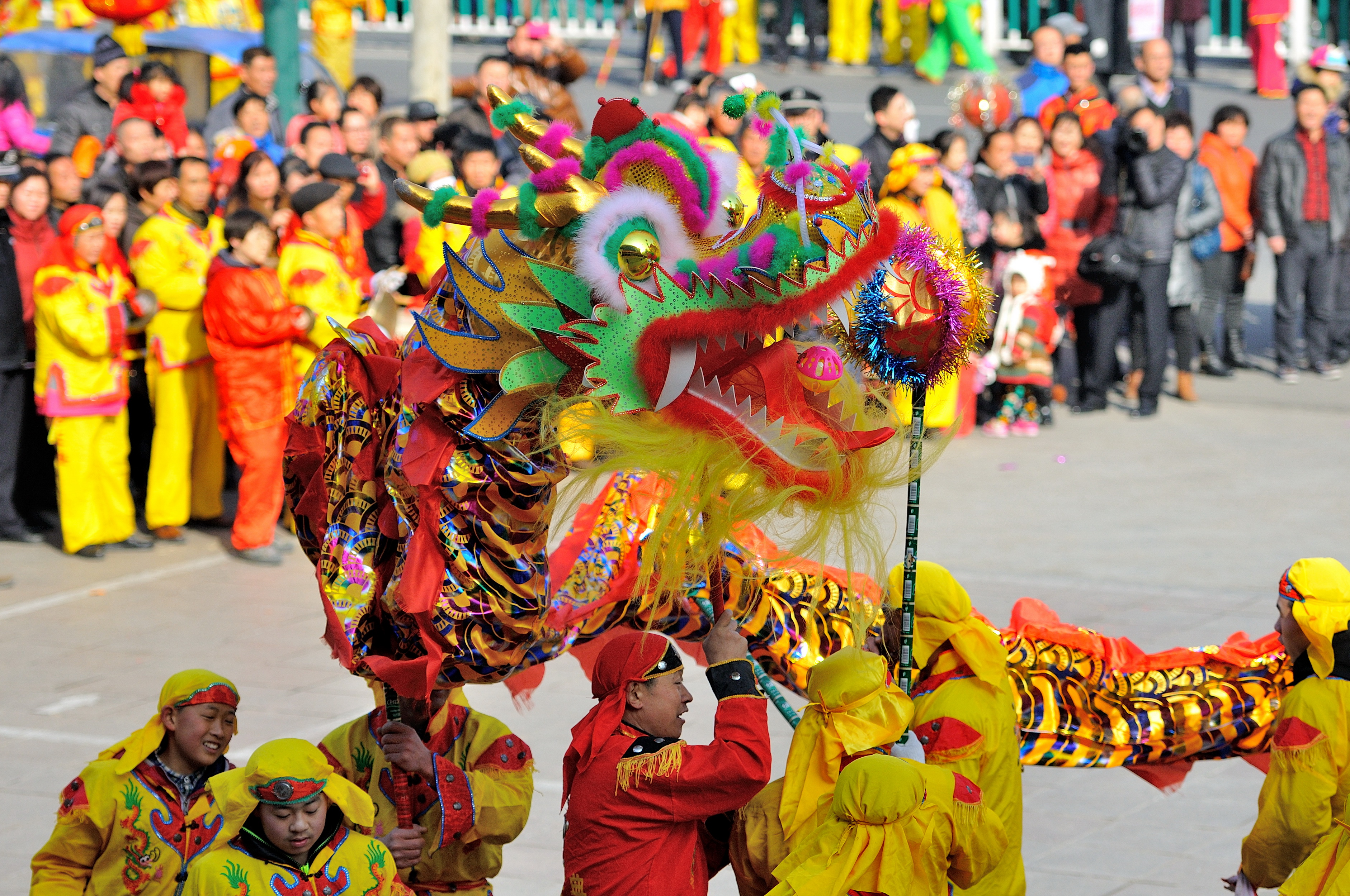 4 6 апреля праздник в китае. Фестиваль дракона в Китае. Новый год в Китае. Праздник драконов в Китае. Китайский праздничный дракон.