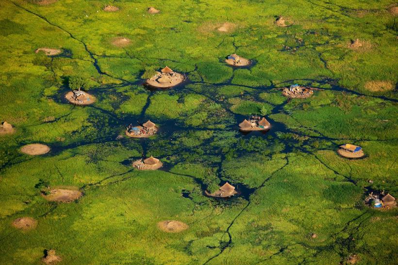Как живут нилоты, дома которых стоят посреди самого большого болота Африки